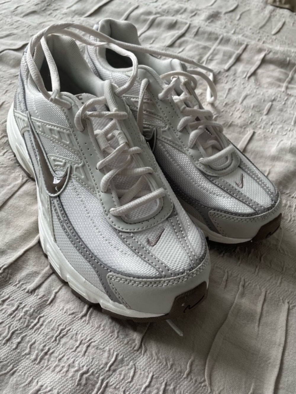 Nike sneakers | White & Gray | US 8.5